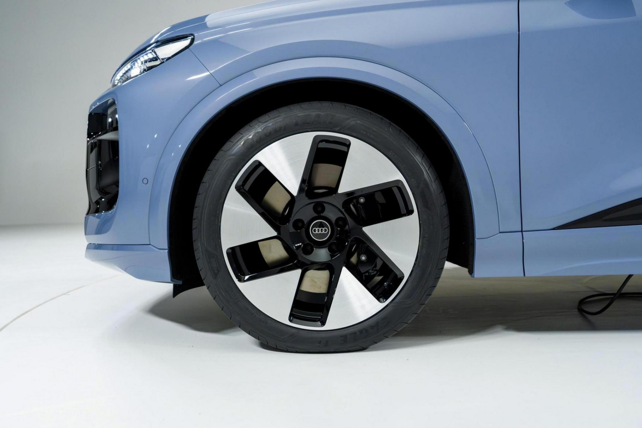 來自奧迪一汽PPE平臺的純電中型SUV,全新奧迪Q6L e-tron解析