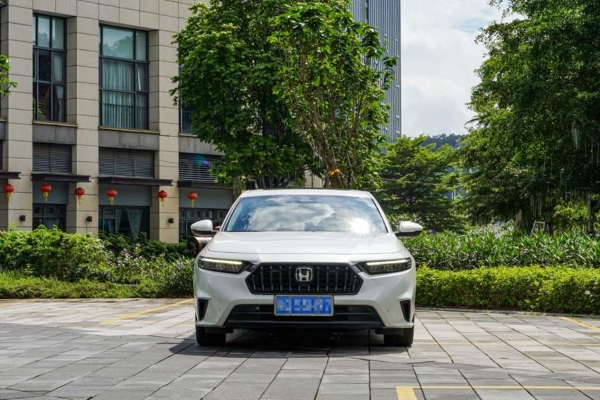 英仕派過招凱美瑞,從設計到性能,哪款車才是家用更優(yōu)選?