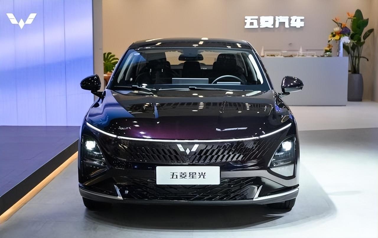 五菱星光純電插電雙版本,10萬級新能源家轎誰與爭鋒?