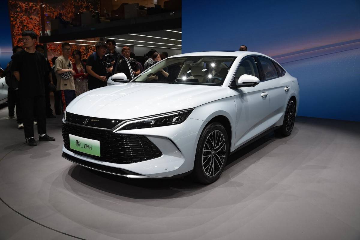 比亞迪直接掀桌子!續航2000公里,啟動3年終結燃油車計劃?
