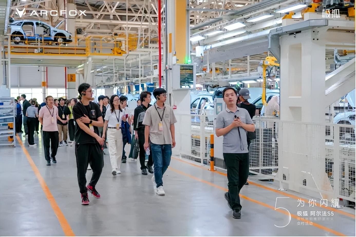 北汽+寧德時代+麥格納三巨頭合體 極狐阿爾法S5上市即交付