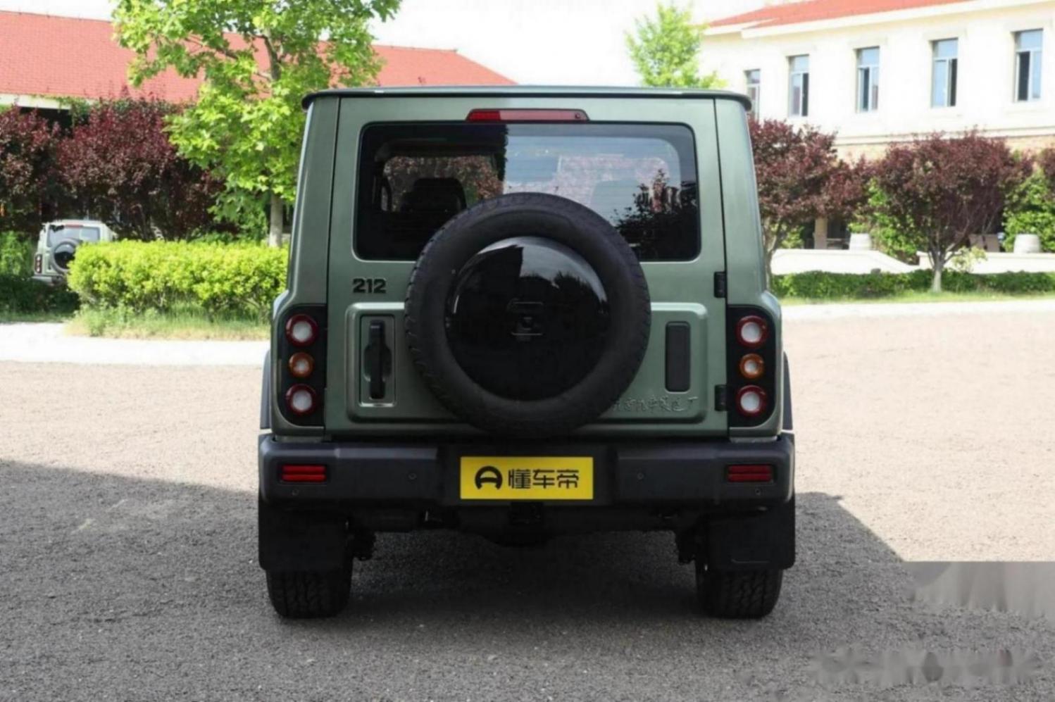 新車|年底上市/現款售價9.99萬元起北汽制造新212亞光黑實車曝光
