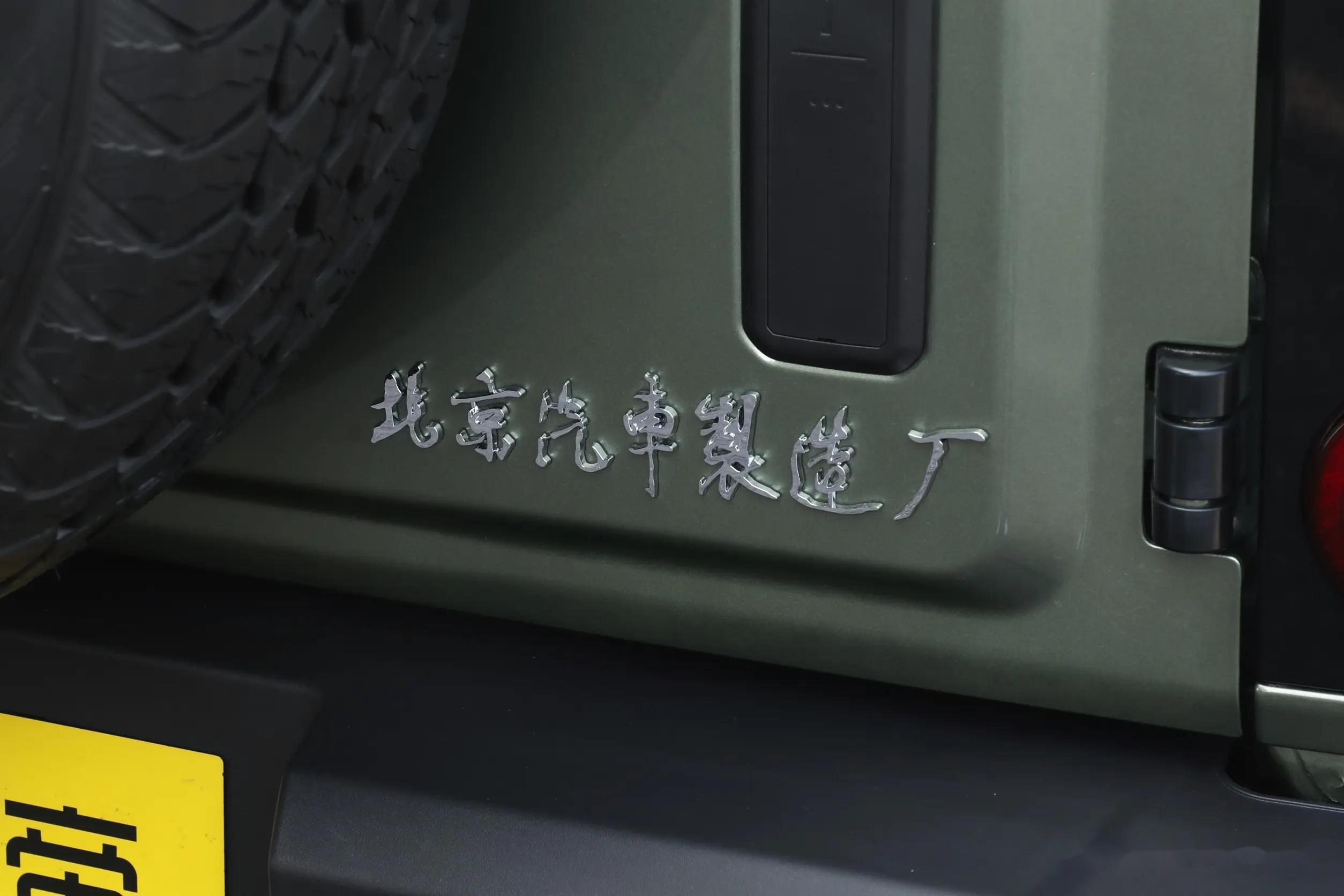 新車|年底上市/現款售價9.99萬元起北汽制造新212亞光黑實車曝光