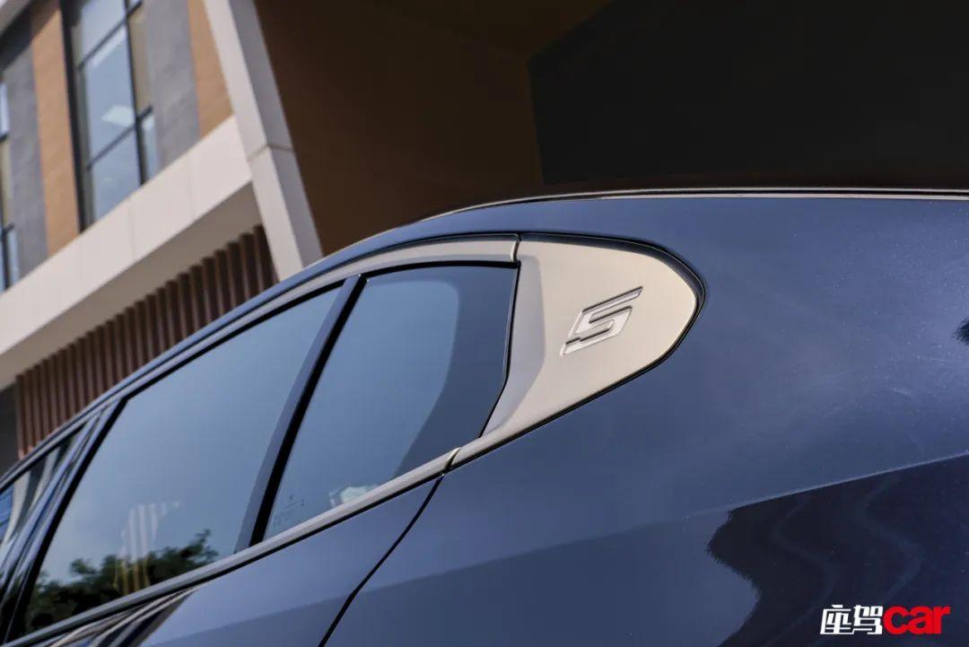 親密戰友——寶馬5系VS奔馳E級 | CAR REVIEWS