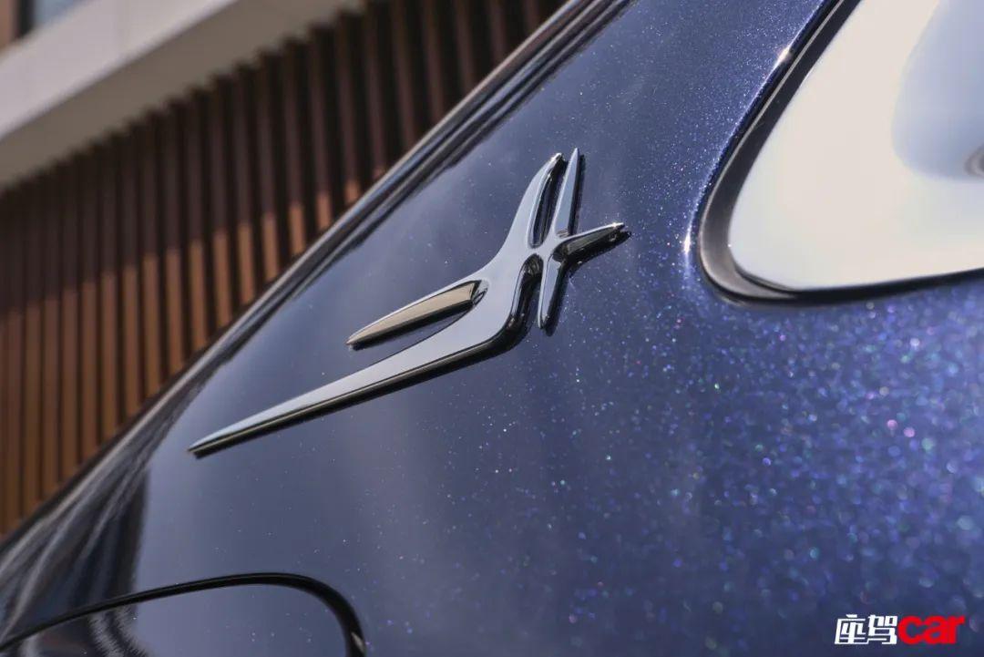 親密戰友——寶馬5系VS奔馳E級 | CAR REVIEWS