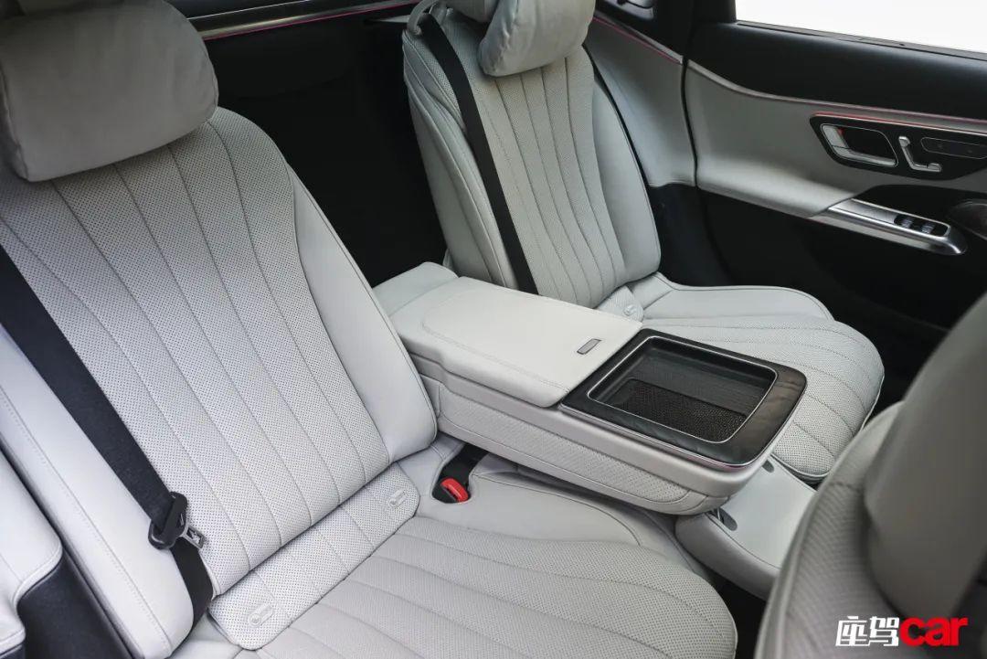 親密戰友——寶馬5系VS奔馳E級 | CAR REVIEWS