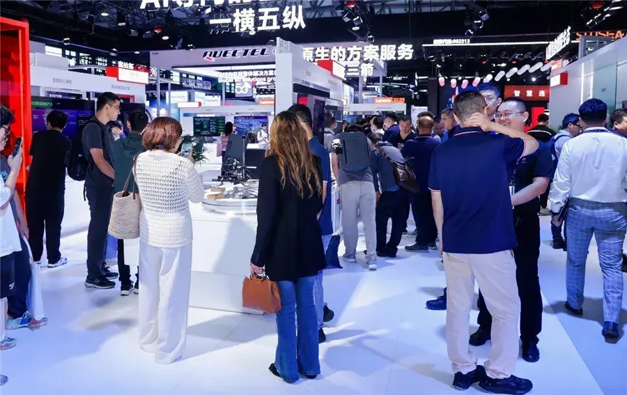 2024 MWC上海:聯想“全棧AI” 打造一場AI時代盛筵