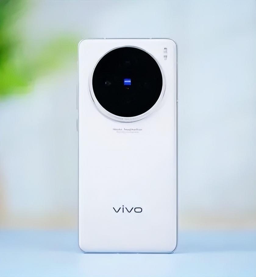 vivo X200配置曝光,搭載小尺寸直屏窄邊設計,依舊有光學指紋