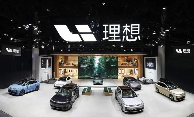 新能源車市大爆發?燃油車竟成“救星”?
