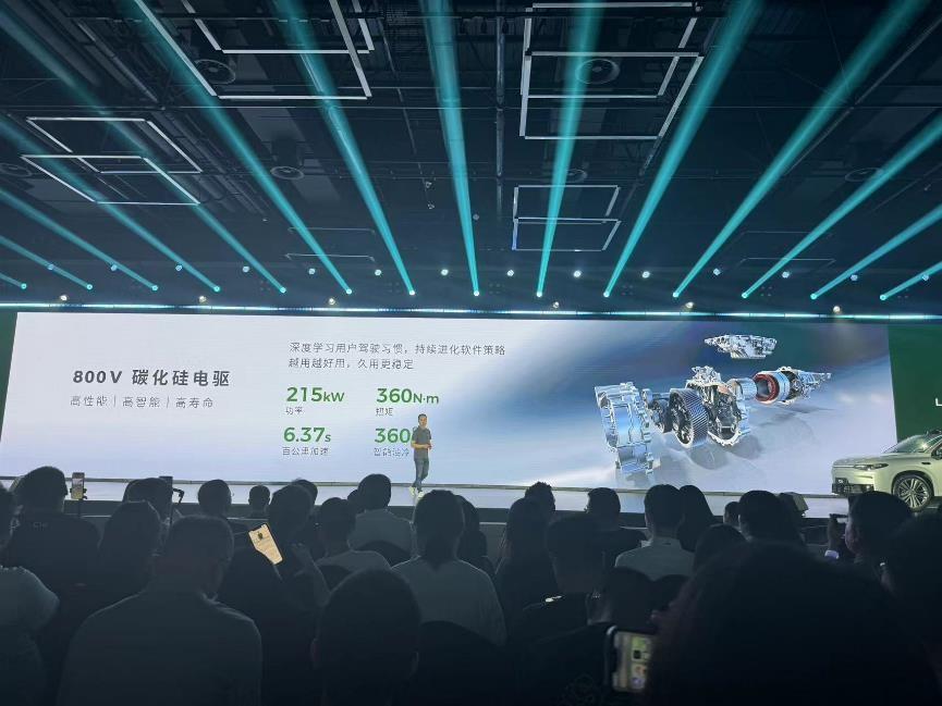 頂配不到19萬 零跑C16上市!純電全域800V, 家用大6座新標桿
