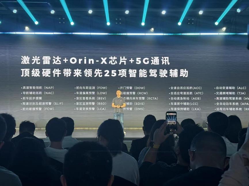 頂配不到19萬 零跑C16上市!純電全域800V, 家用大6座新標桿