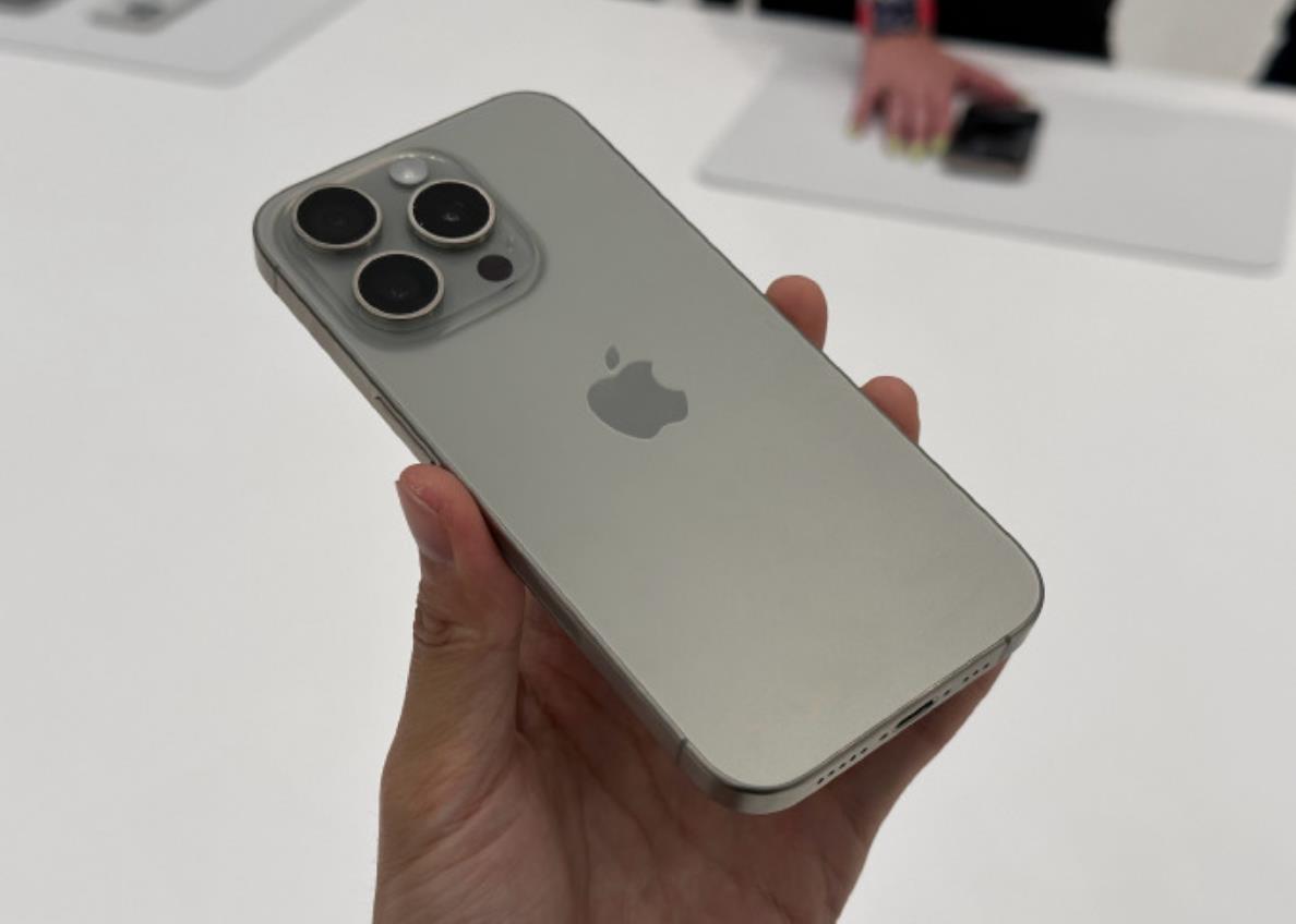 蘋果保值率比安卓高40%?網(wǎng)友:華為Mate60完虐iPhone15