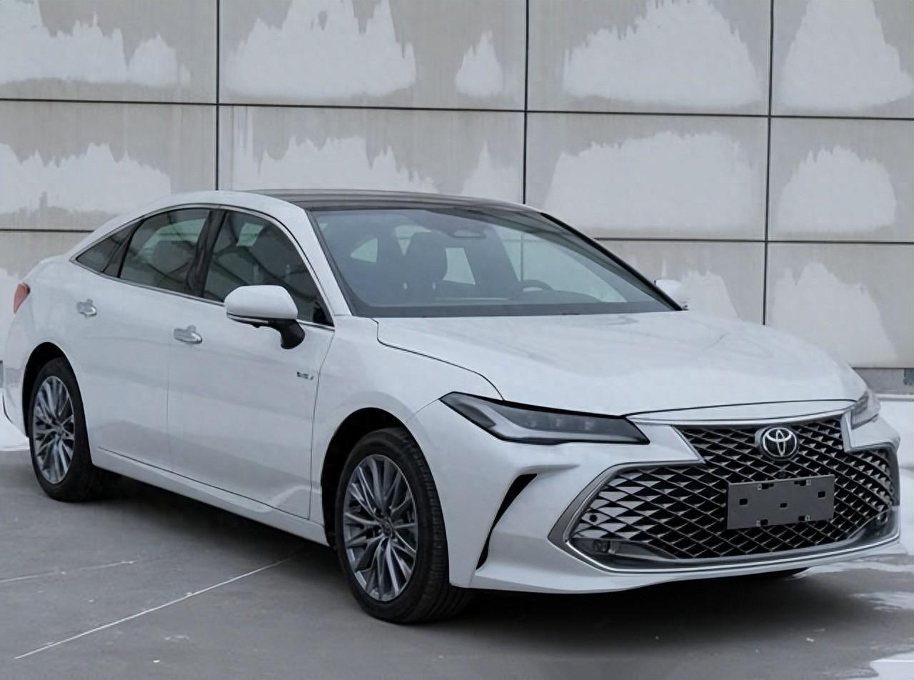 一汽豐田的“王牌”,車長4990mm,新增兩款配色,價格還有驚喜