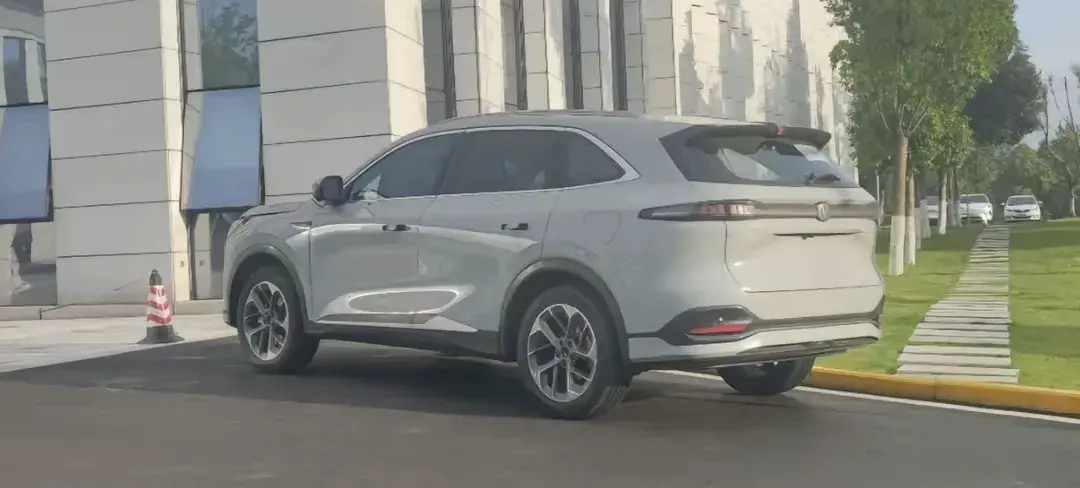 長(zhǎng)安cs75plus升級(jí)完成,網(wǎng)友:長(zhǎng)安哈弗傻傻分不清楚?