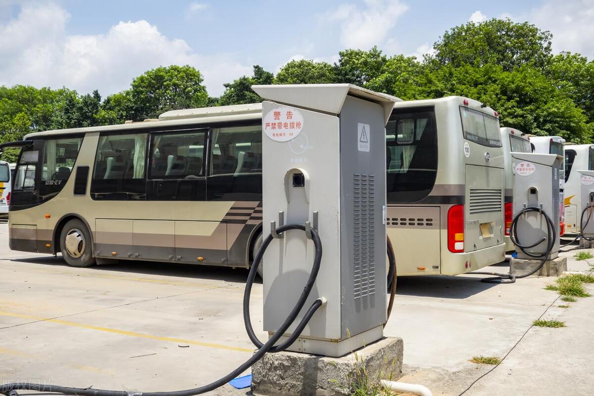 油價那么高,為什么大家還是不愿意買電車?內行說出“五大隱憂”