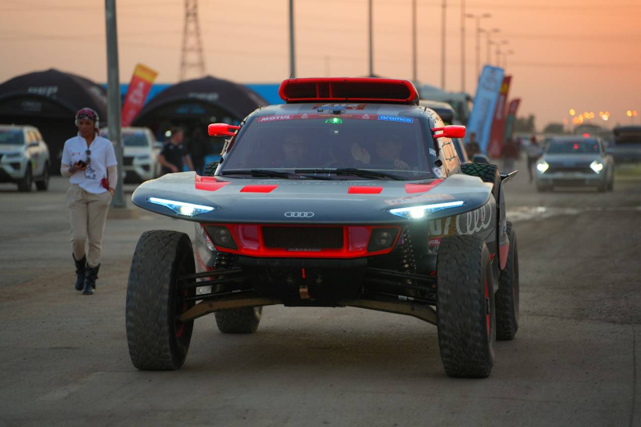 奧迪的電動車什么水平?2024達喀爾拉力賽冠軍!