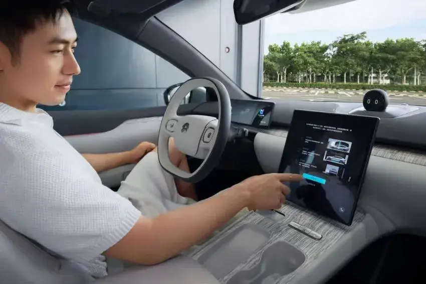 蔚來:可換電才安心!實現“車主不下車,三分鐘滿電”的補能體驗