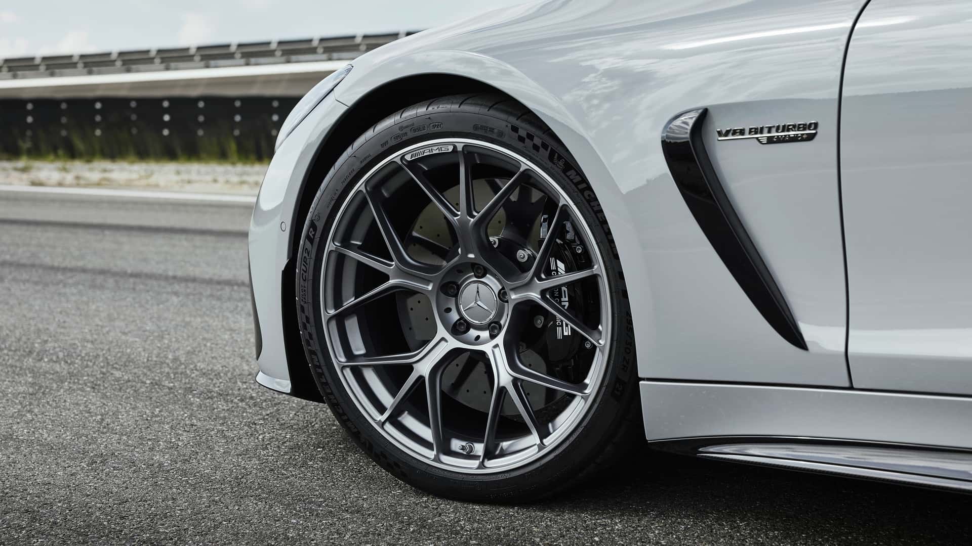 611匹馬力,0-96km/h加速3.1s,奔馳AMG GT63 Pro發(fā)布