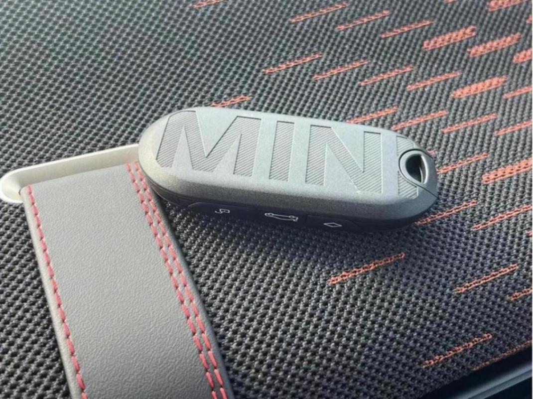 電力十足 經(jīng)典新玩具 全新電動(dòng)MINI Cooper試駕