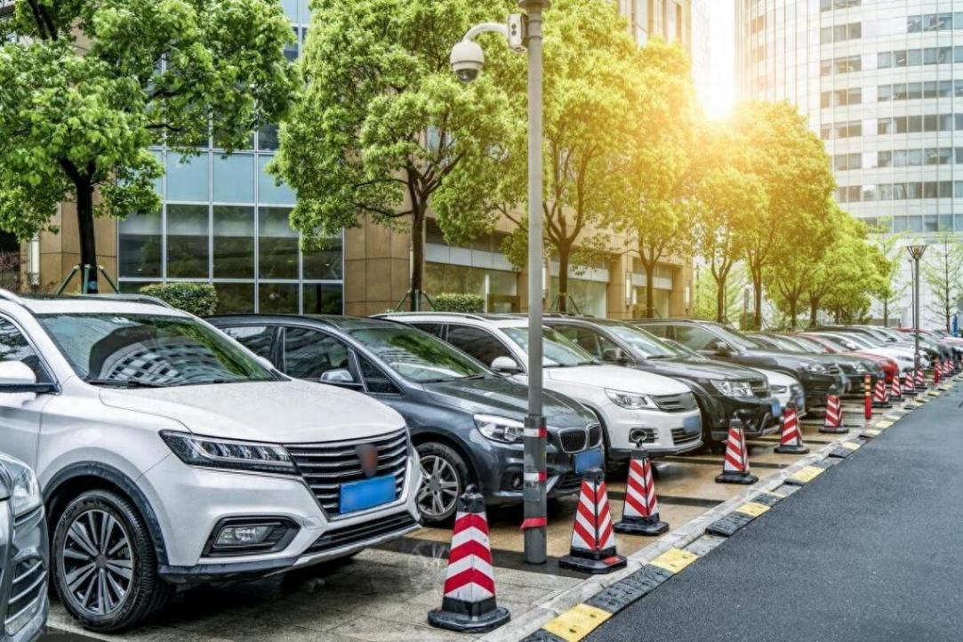 思域和卡羅拉哪個(gè)更耐造?修車師傅:跑過(guò)5年,這些差別就很明顯