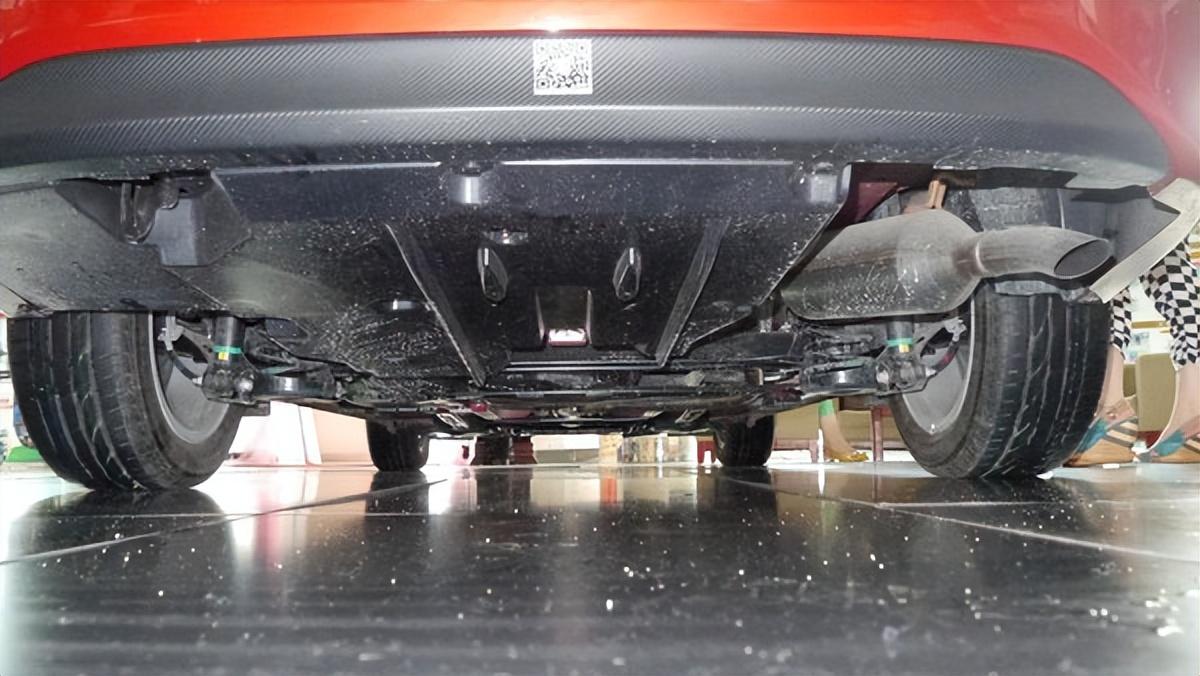 思域和卡羅拉哪個(gè)更耐造?修車師傅:跑過(guò)5年,這些差別就很明顯