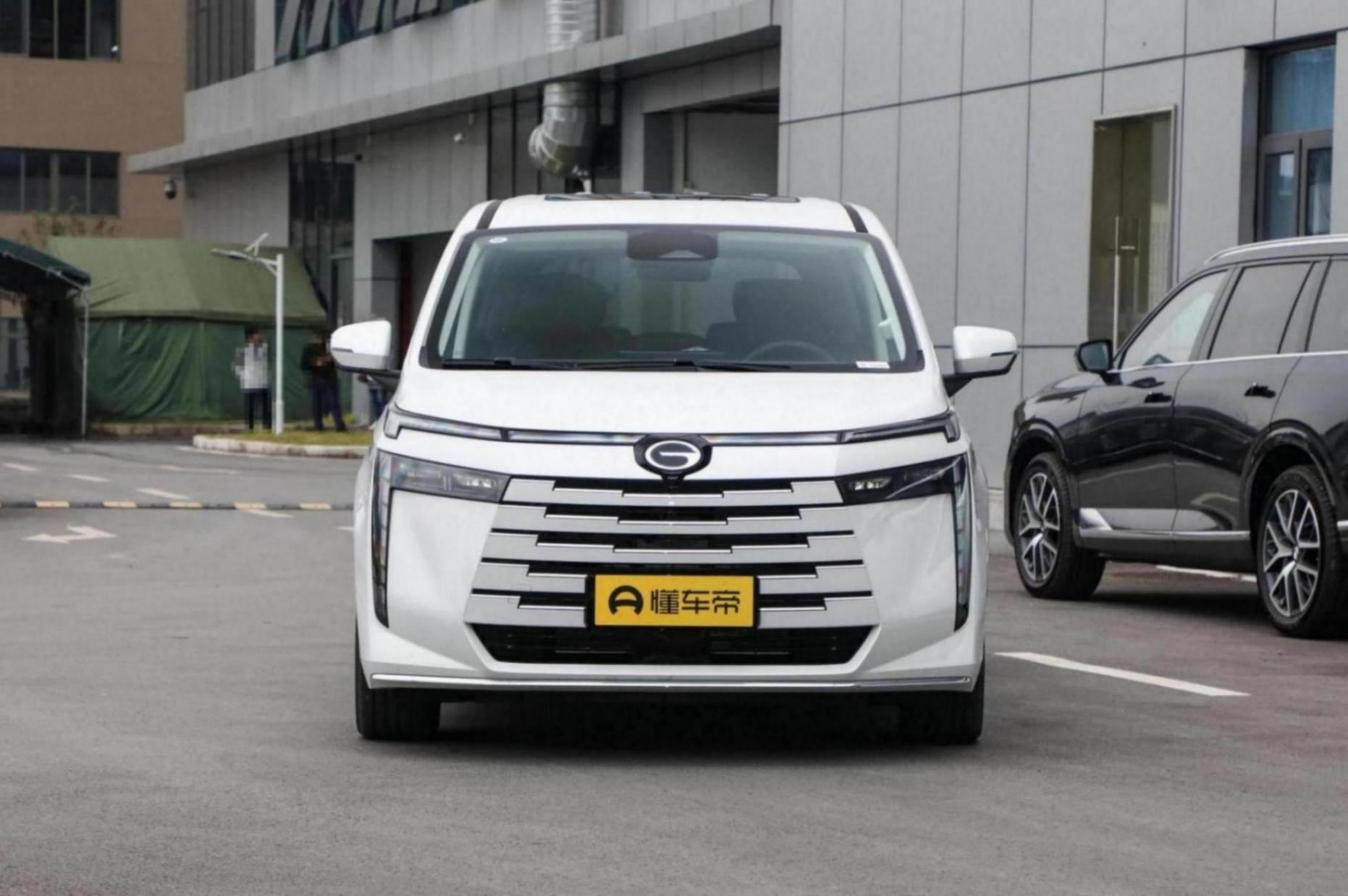 新車 | 售價16.68萬元起,2.0升油混系統,廣汽傳祺E8榮耀系列上市