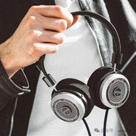 包耳的歌德GRADO SR325X耳機