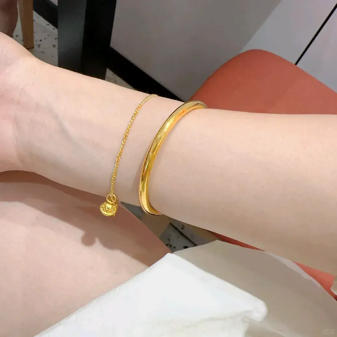看看你們的夏天疊戴,黃金mini五花疊戴好萬金油,疊戴下就很美