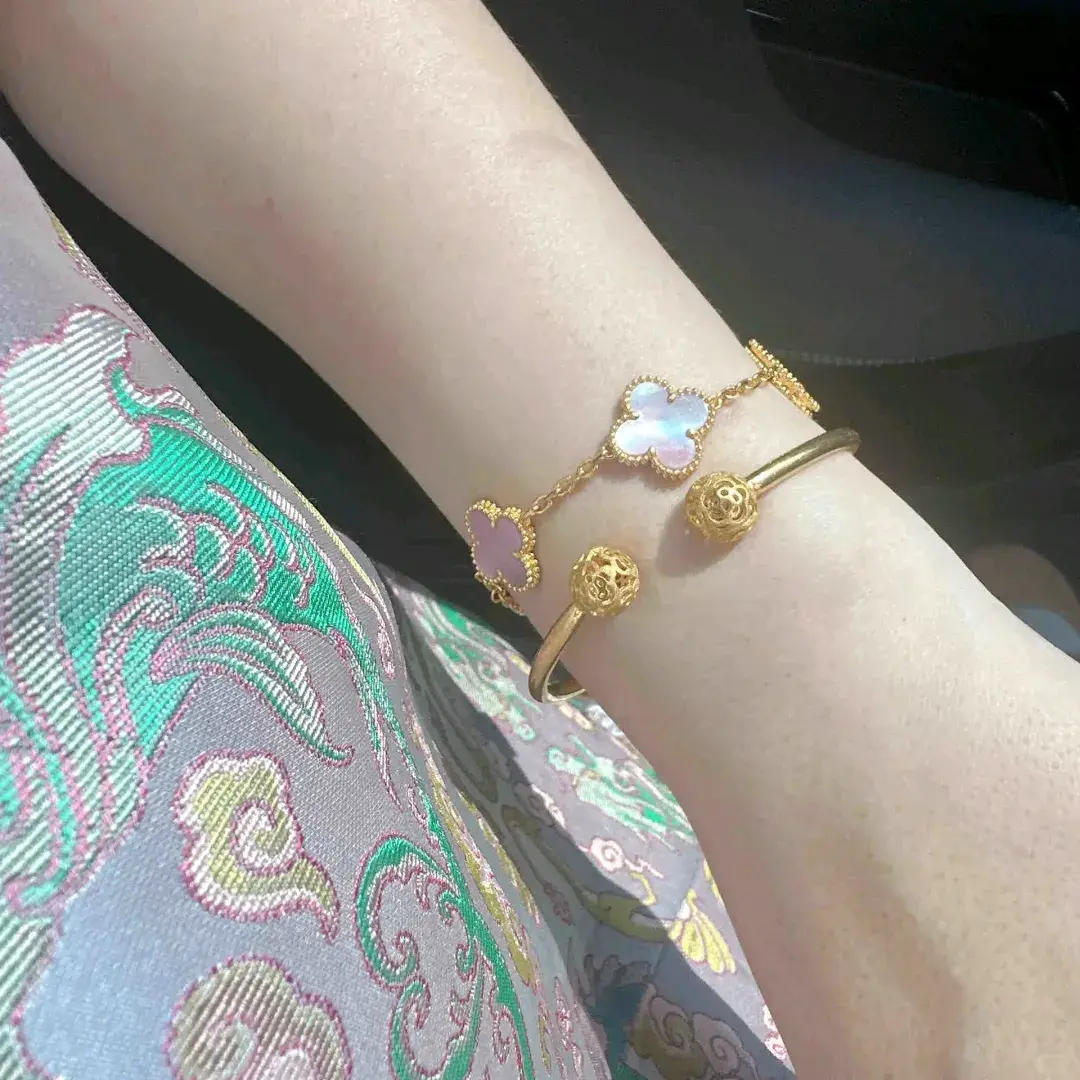 看看你們的夏天疊戴,黃金mini五花疊戴好萬金油,疊戴下就很美