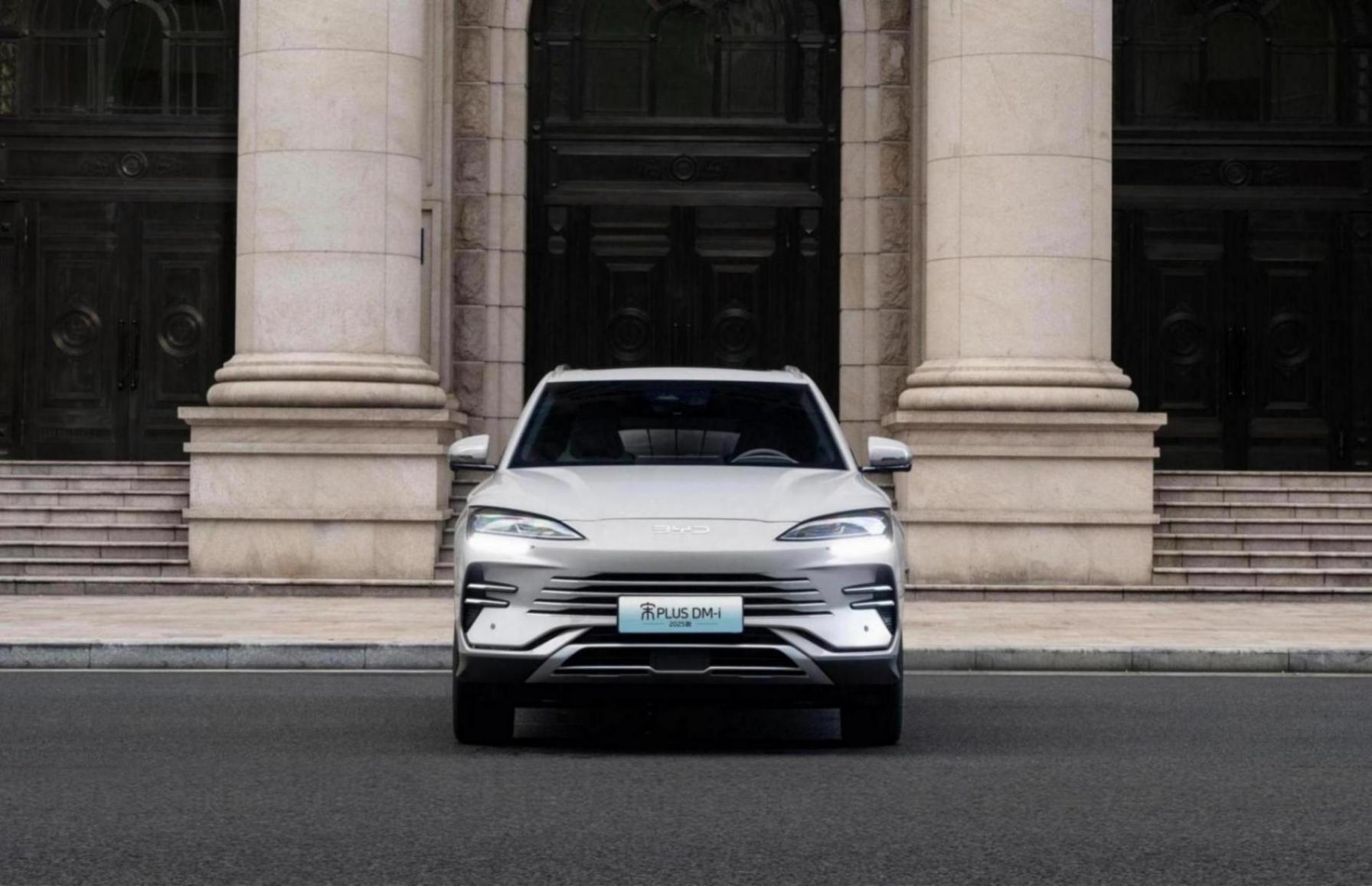 第五代DM技術首款SUV 2025款比亞迪宋PLUS DM-i實車曝光