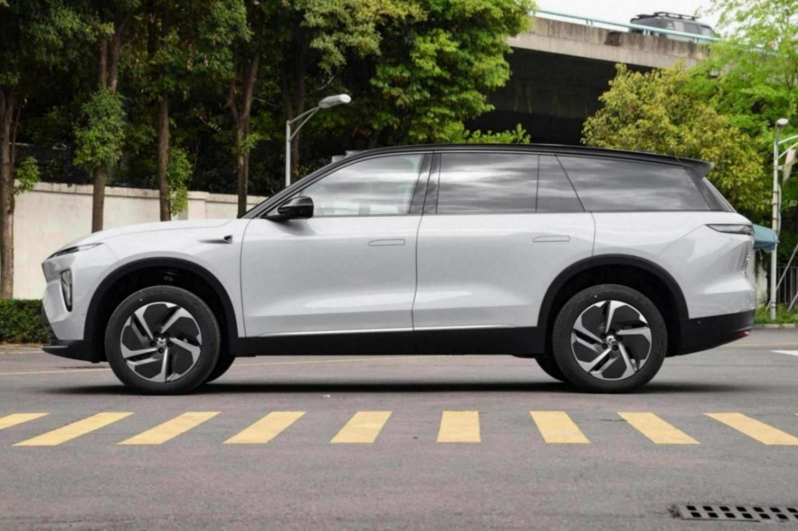 蔚來(lái)ES8:內(nèi)外兼修的純電動(dòng)SUV,搭載雙電動(dòng)機(jī)四驅(qū)系統(tǒng)!