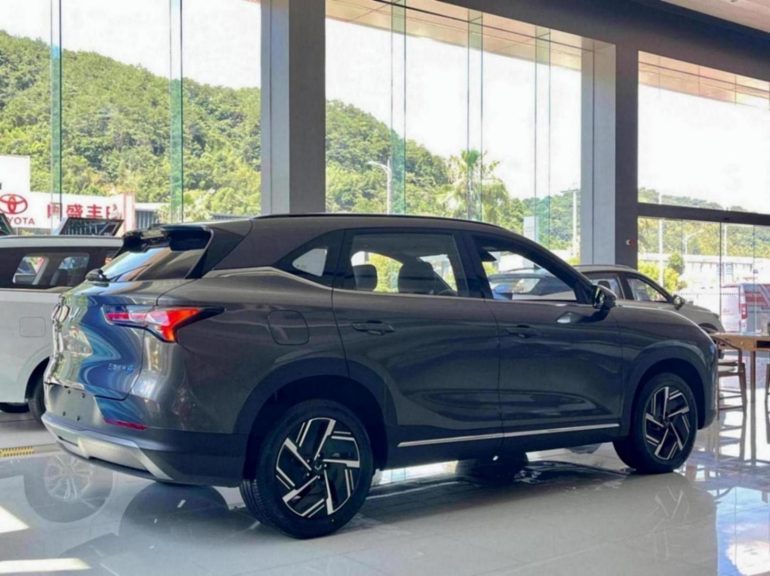 五菱星光S實車到店,8月上市,空間表現不錯