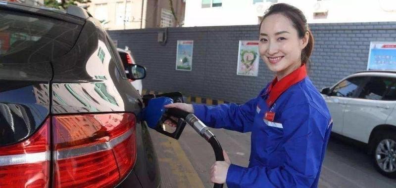 買一輛五菱宏光S,一年到底要花費(fèi)幾何,正常養(yǎng)一輛車費(fèi)用多少?