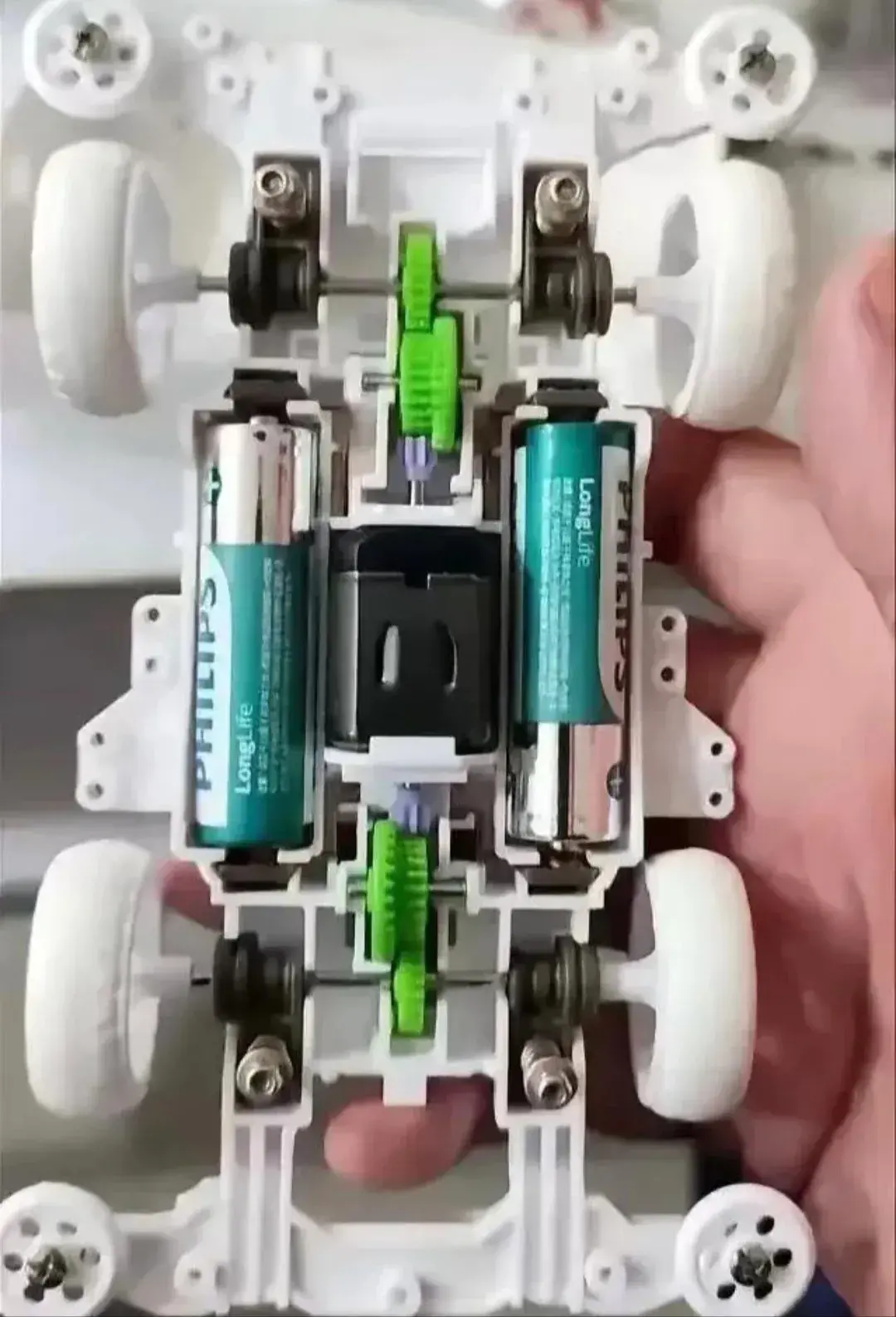 新能源車和電車的區別?新能源純粹就是個笑話,本身就是電瓶車?