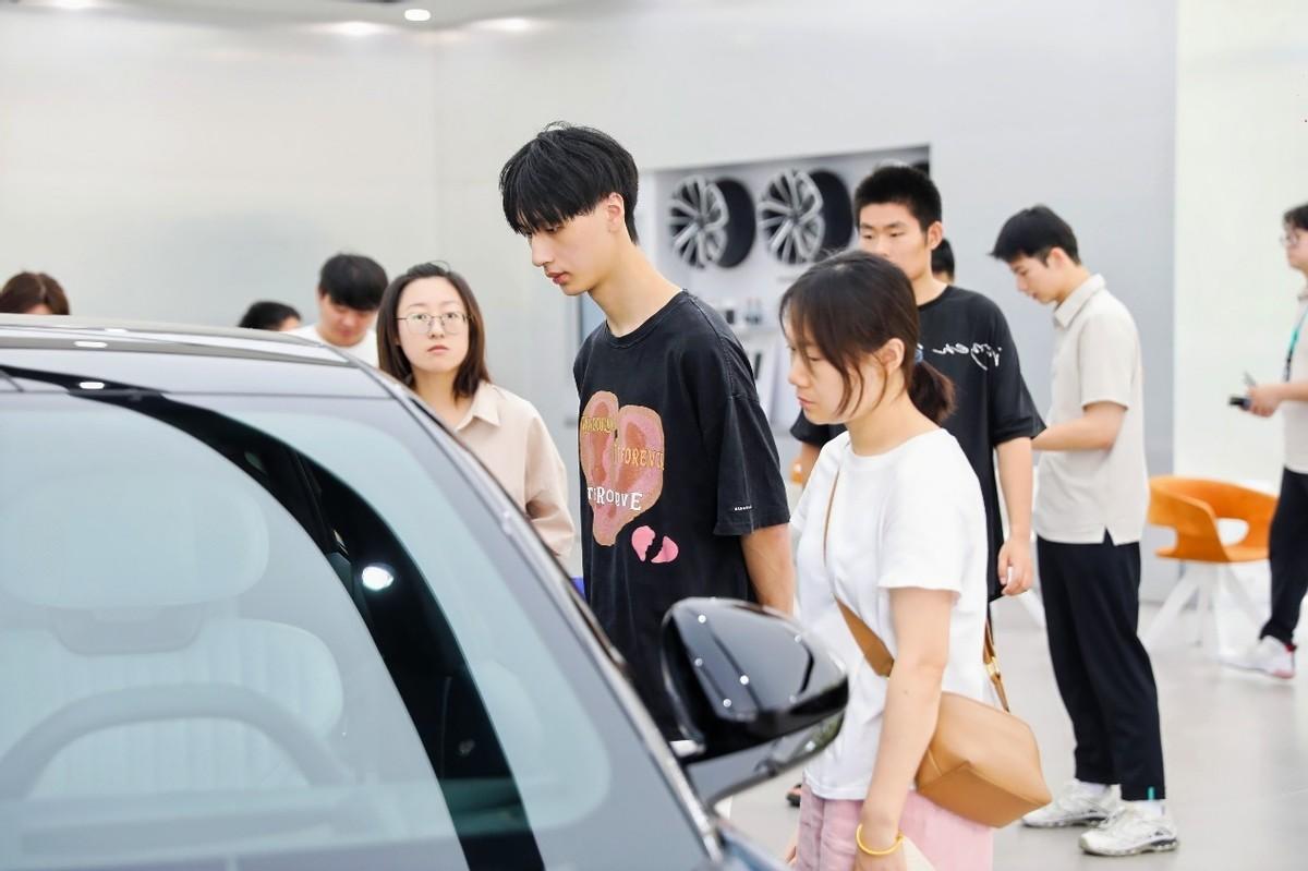 零距離體驗新豪華智享旗艦轎車 領克Z10