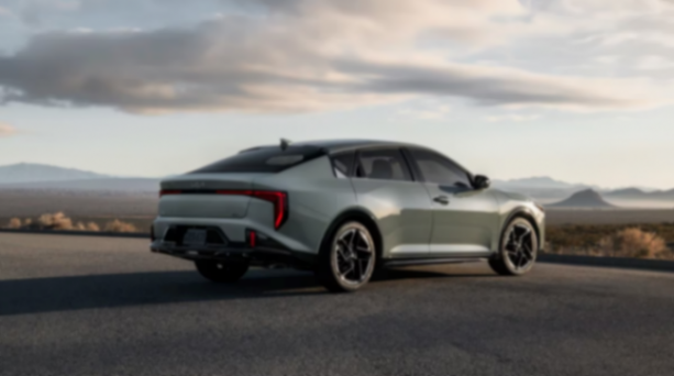 2025款起亞K4閃耀紐約車(chē)展:設(shè)計(jì)語(yǔ)言的全新突破