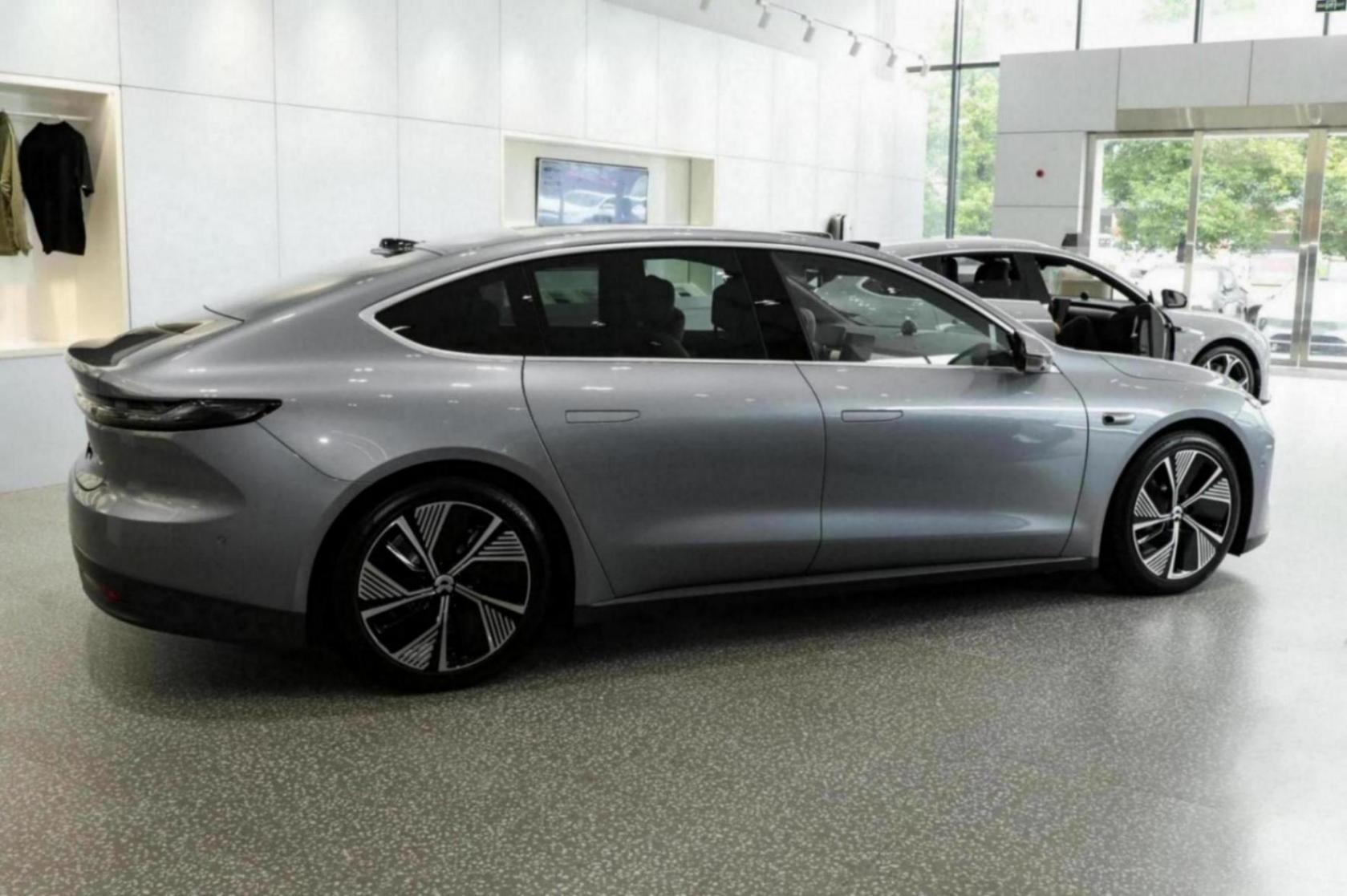 國產中大型豪華轎車,3.8s破百,配雙腔空懸+雙電機四驅,蔚來ET7