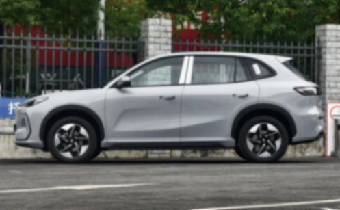 銀河E5/哪吒X/元PLUS三車對比,十萬預算買純電SUV,該怎么選?