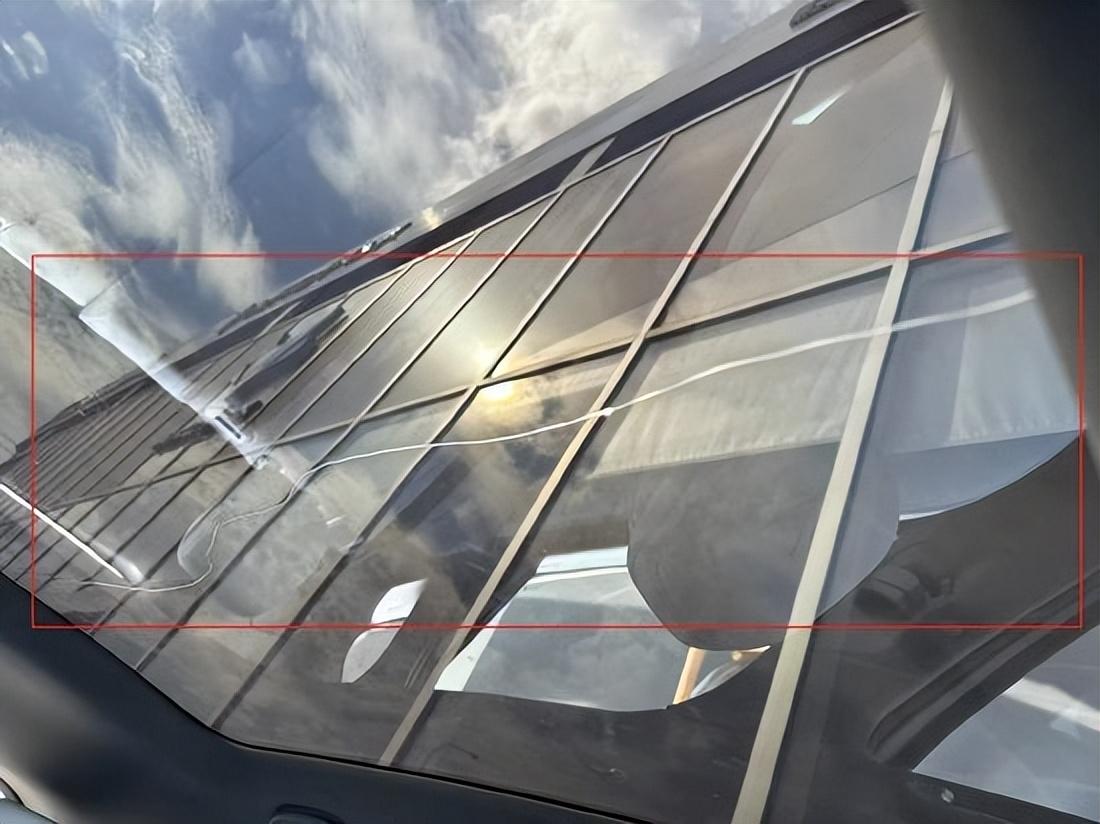 北汽極狐汽車剛買一周天幕玻璃就裂開!4S店:只退不換,費用自理!極狐汽車連續兩個月銷量超8000輛