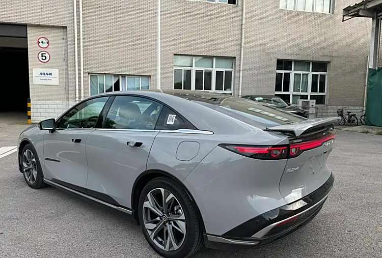 無框車門+電動尾翼,馬自達(dá)EZ-6實車現(xiàn)已到店,預(yù)計15萬元起售