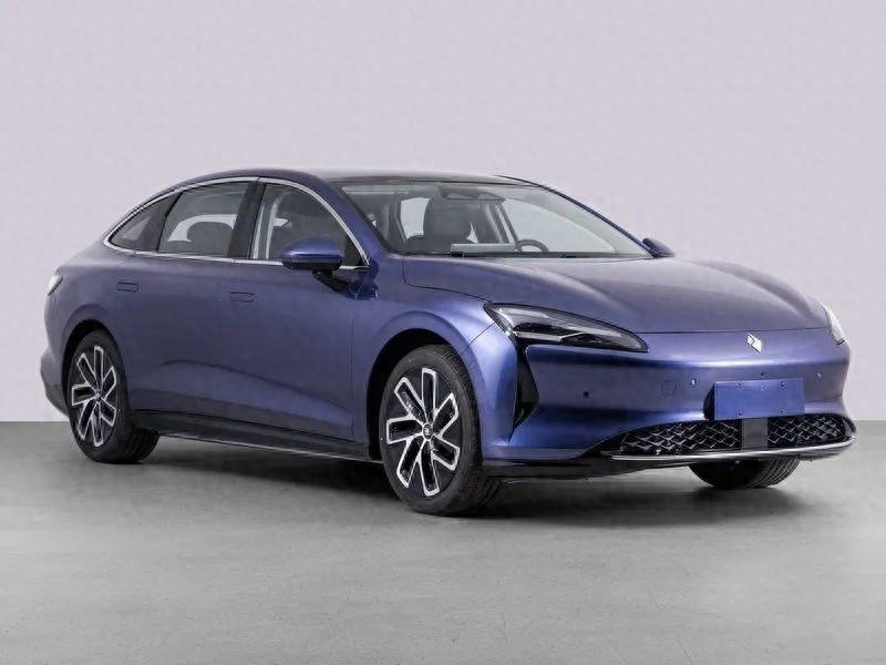 寶駿云光申報(bào)圖曝光,定位中大型轎車,外觀很時(shí)尚