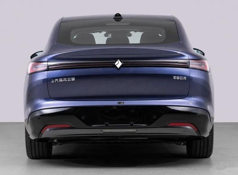寶駿云光申報(bào)圖曝光,定位中大型轎車,外觀很時(shí)尚