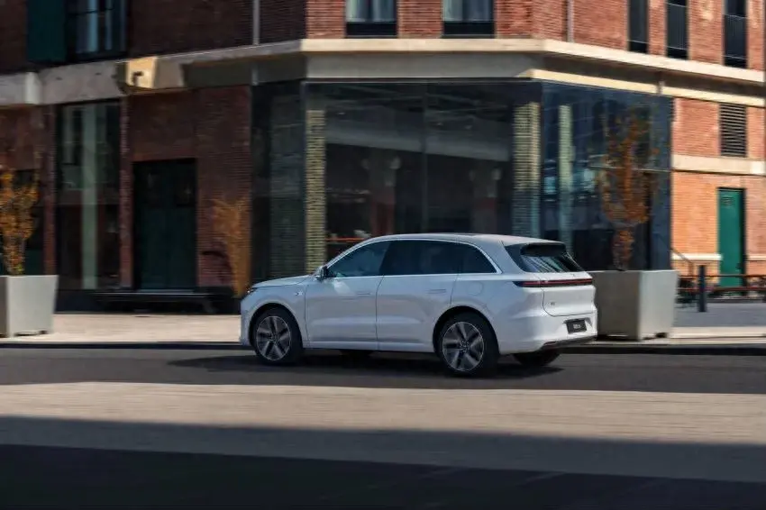豪華品牌月銷量第一!理想汽車的成功,撕開了多少豪車“遮羞布”