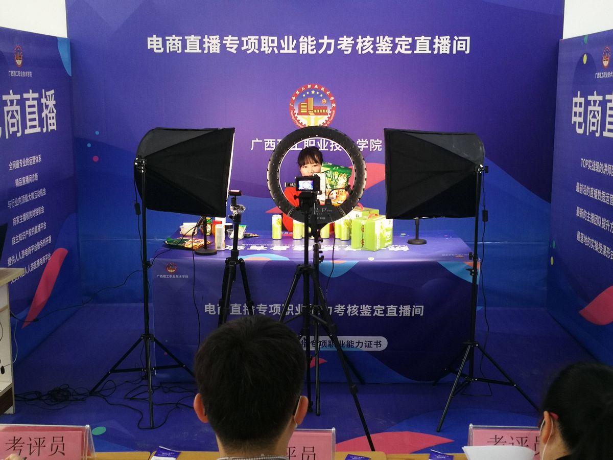 開直播需要什么設備?2024年保姆級全套直播設備推薦