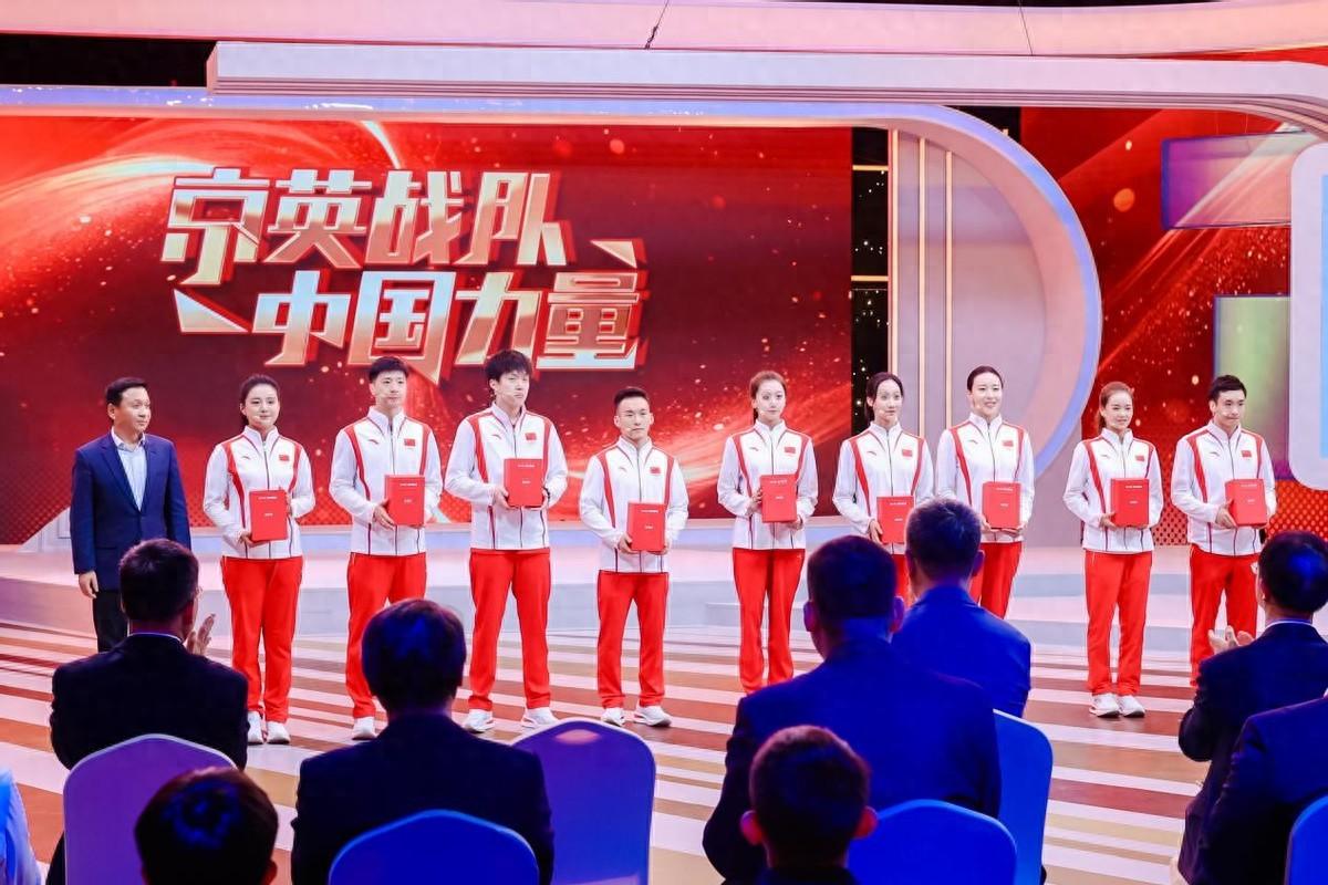 北汽集團14輛享界S9禮贈奧運英雄 致敬“新時代中國力量”