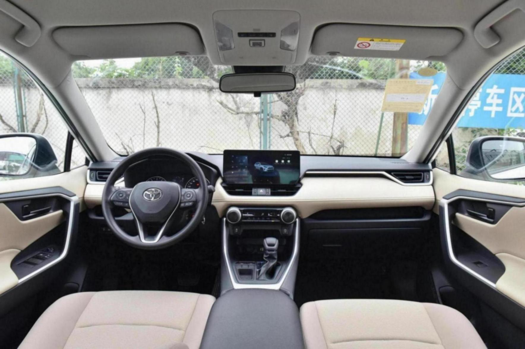 配2.0L動力,月銷16683臺,軸距2690mm,解讀一汽豐田RAV4榮放