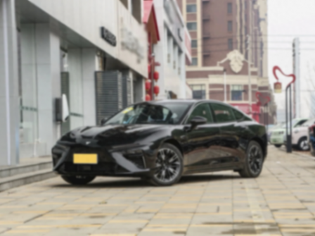新能源運動轎車,家用出行新選擇,性價比極高,解讀哪吒S