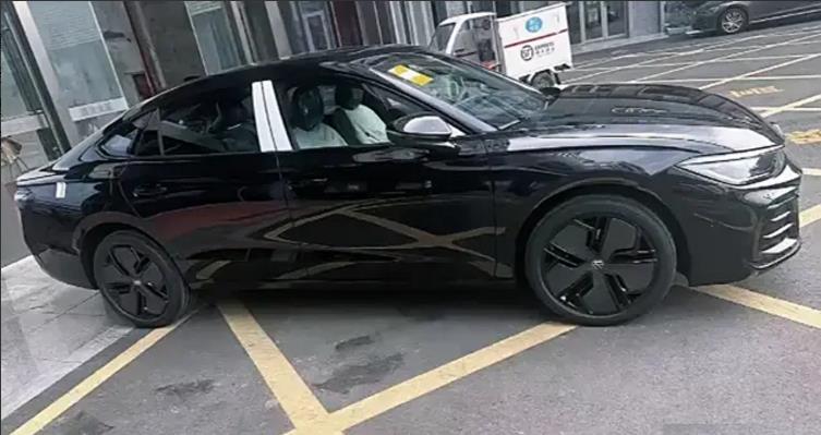 全新帕薩特PRO實車曝光,尺寸新提升,兩種渦輪動力可選
