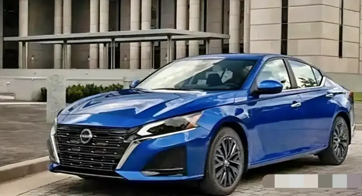 2025款日產(chǎn)天籟曝光,標配2.0T動力