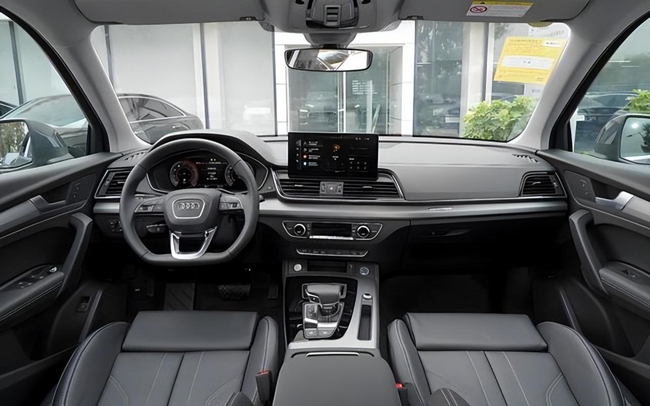 奧迪油車全系價格“大跳水”,A4L、Q5L、A6L搶著降,市場變了?